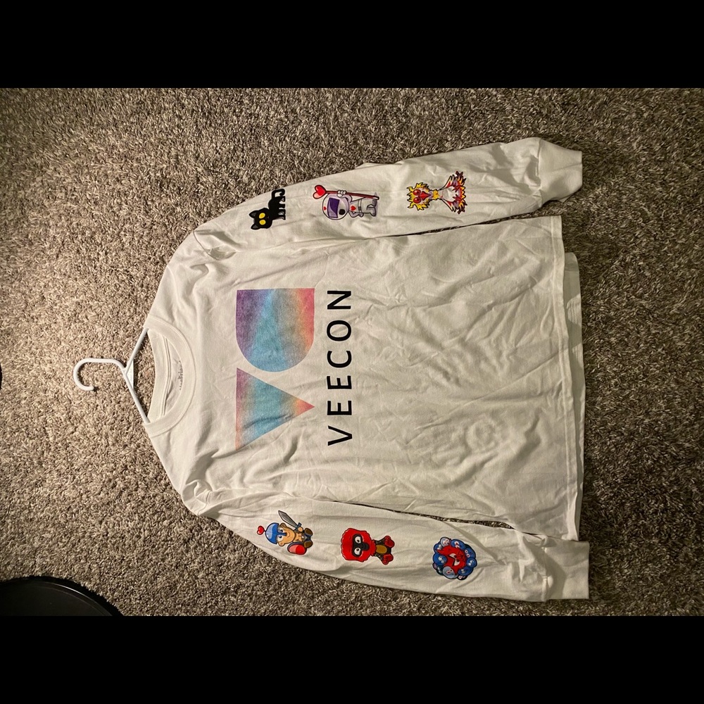 Men’s large veecon shirt